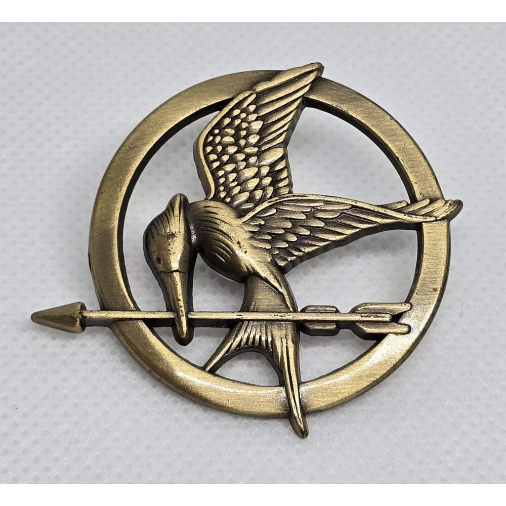 Hummingbird Holding Arrow LGF Pin Gold Tone Metal Pin